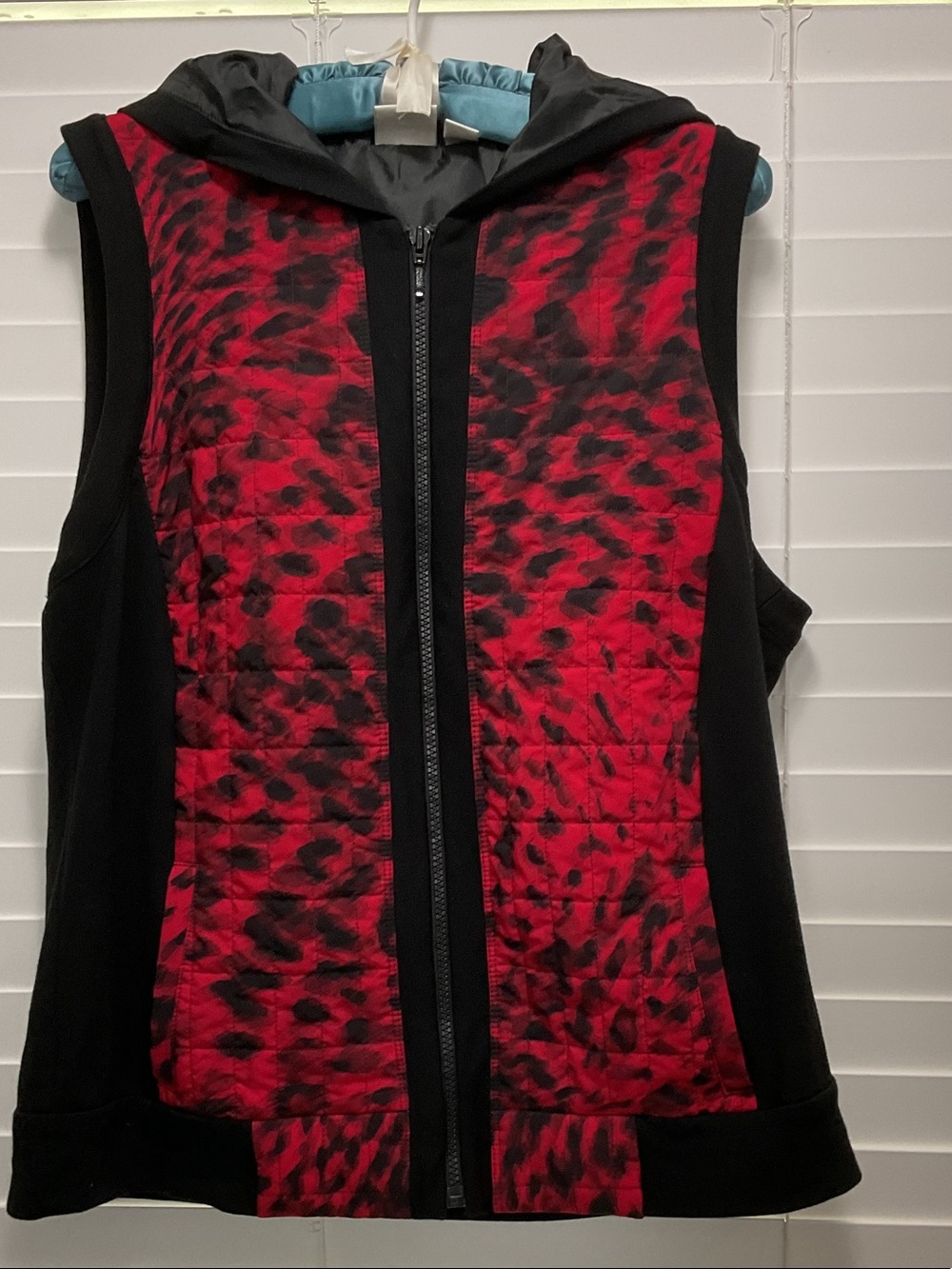 Chico’s Zenergy Sleeveless Hooded Quilted Vest in Red & Black Animal Print